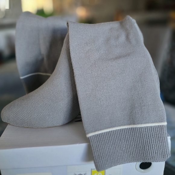 NIB!! Grey Sock Boots size 10 Breckelles - Picture 3 of 7
